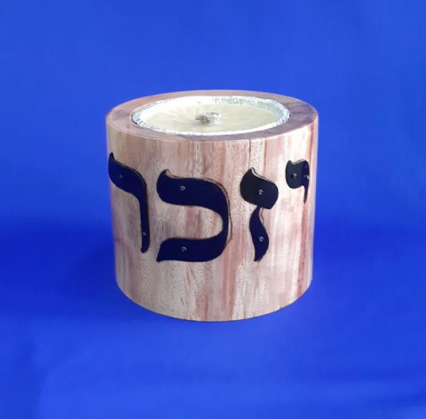 Candle plate will be remembered on the basis of a pine tree and metal letters