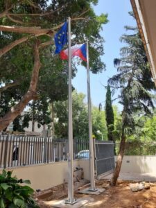 תורןאלומיניוםקוניבגובהמטרהתקנהשגרירותצ'כיהעםדגל.*מטר