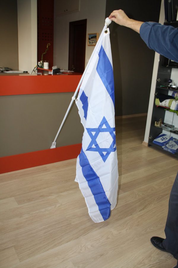 דגל ישראל עם מוט להרכבה