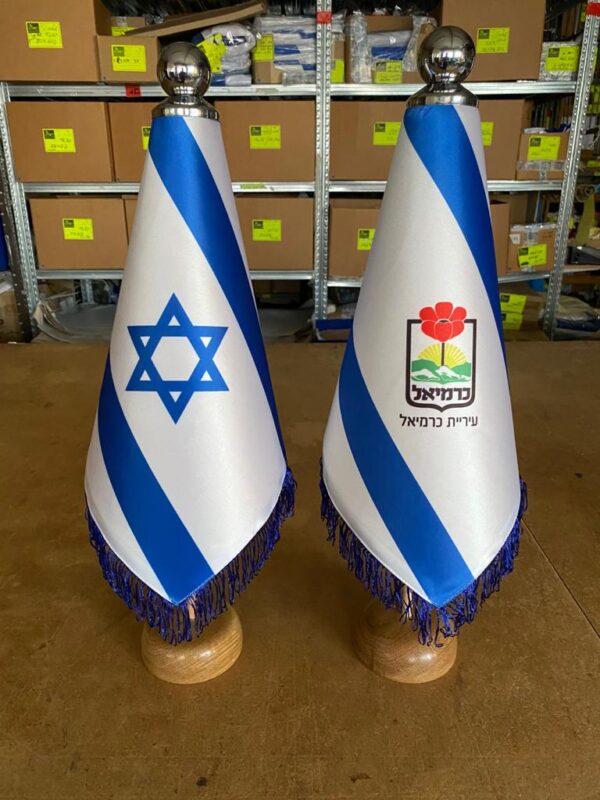 מעמד לתצוגת דגל שולחני-מוצר מוגן בזכויות יוצרים של מפעלינו בלבד דגל ישראל דגל לוגו